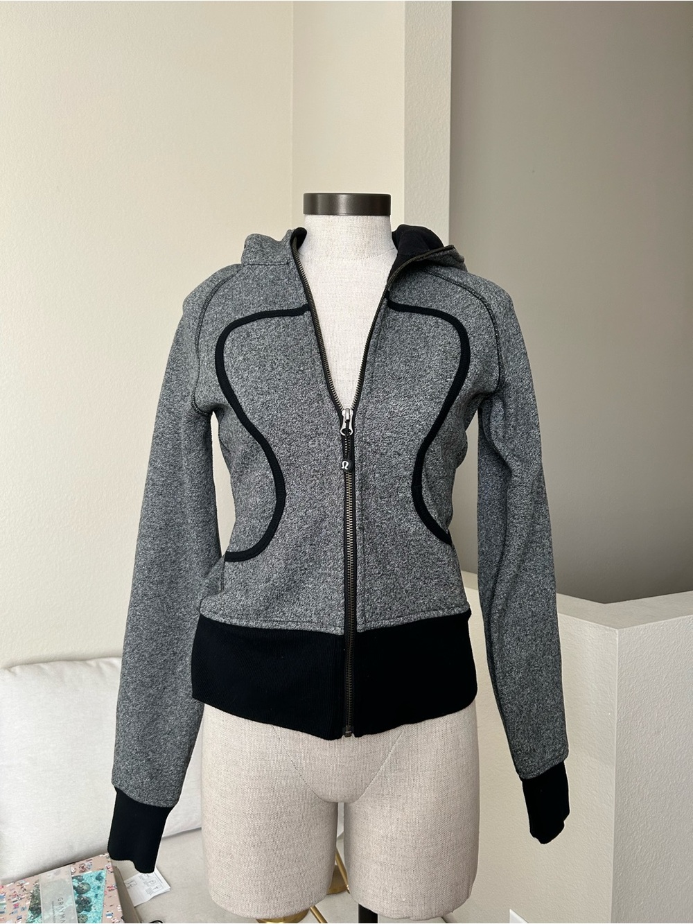 lululemon athletica scuba hoodie Size 4